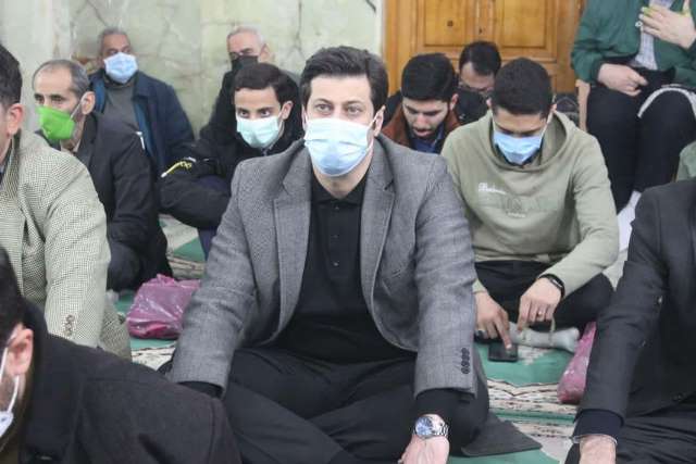 حضور رضا زنده دل شهردار لاهیجان در نماز جمعه 22 بهمن در مسجد جامع لاهیجان 